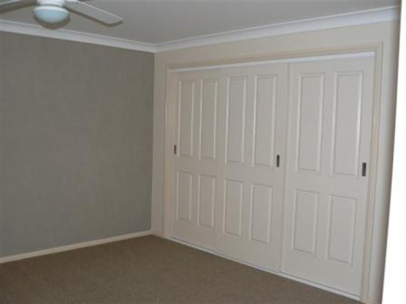 4 Flagtail Avenue, Old Bar NSW 2430