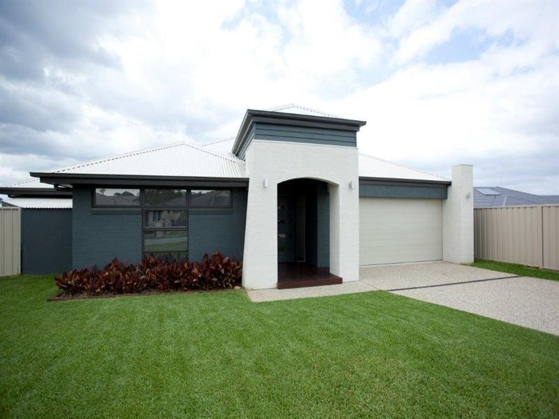 9 John Armstrong Close, Taree NSW 2430