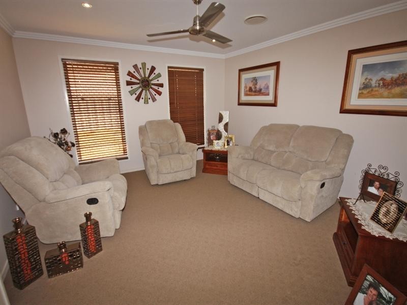40 Paroz Crescent, Biloela QLD 4715