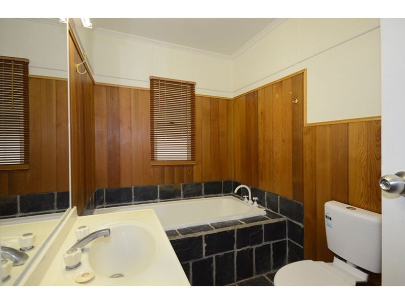 102 Bell Street, Biloela QLD 4715