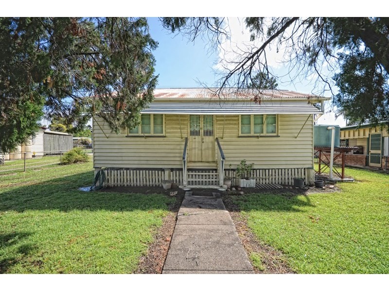 52 Kroombit Street, Biloela QLD 4715