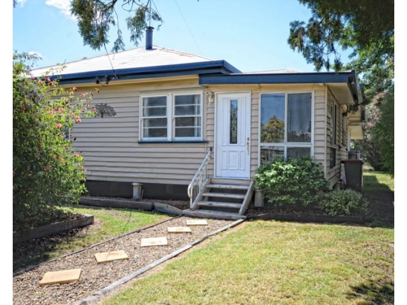 98 Bell Street, Biloela QLD 4715