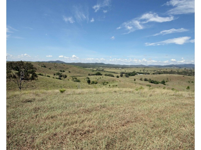 1494 East End Road, Mount Larcom QLD 4695