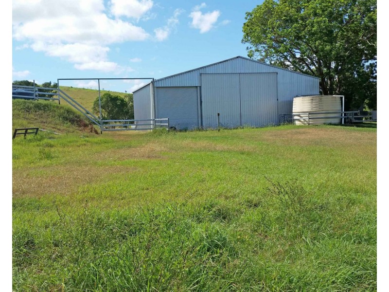 1494 East End Road, Mount Larcom QLD 4695