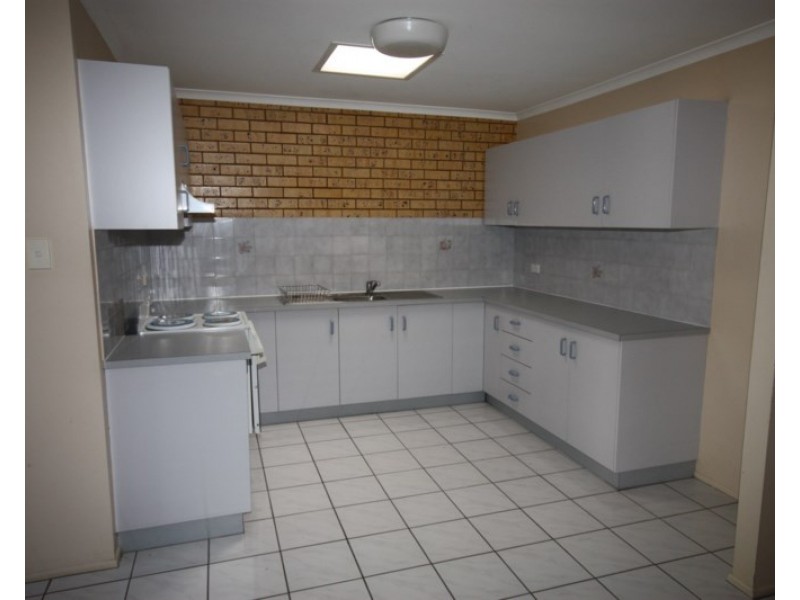 2/16 Woolein Crescent, Biloela QLD 4715