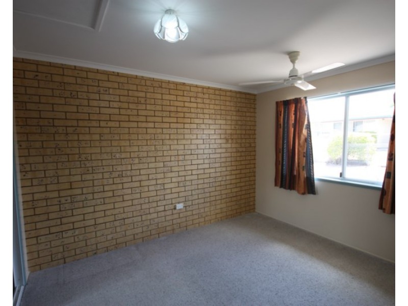 2/16 Woolein Crescent, Biloela QLD 4715