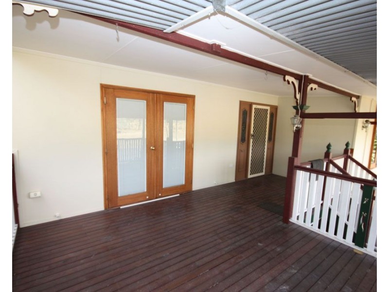 34 Nobbs Street, Moura QLD 4718