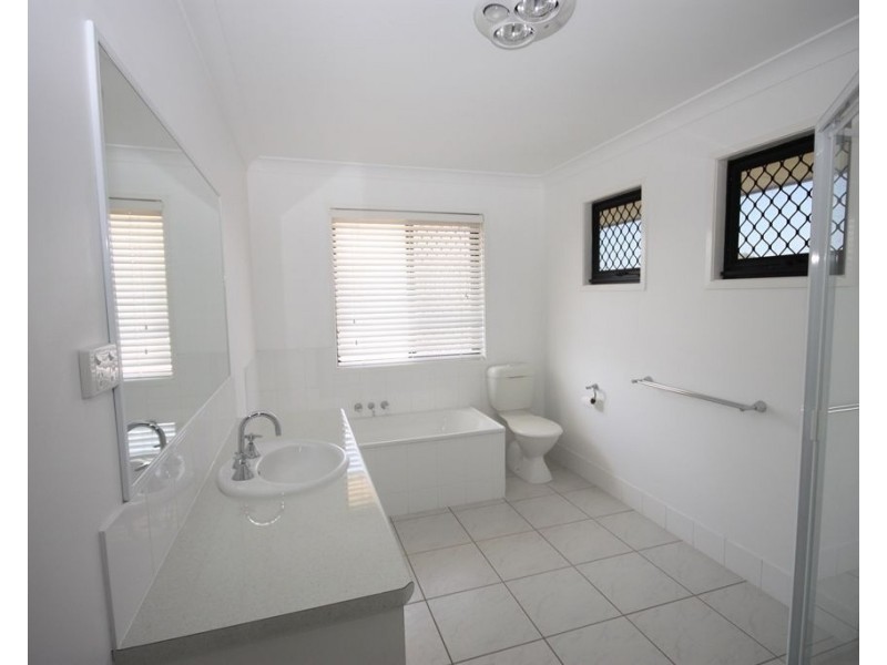 B/2 Harcla Close, Biloela QLD 4715