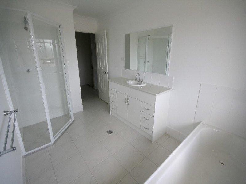 A/2 Harcla Close, Biloela QLD 4715