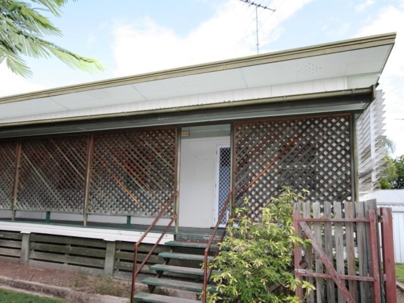 2/59 Bell Street, Biloela QLD 4715