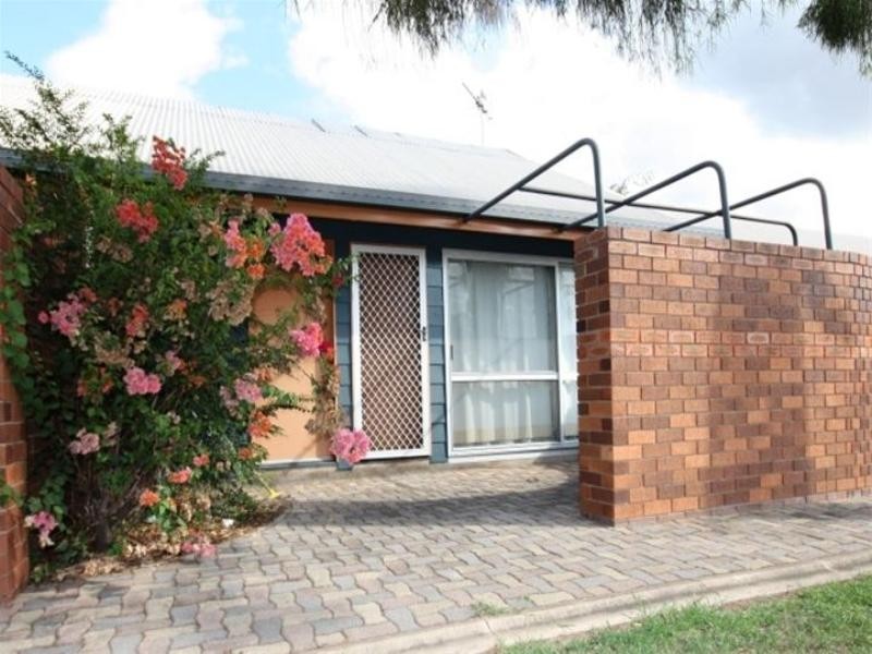 2/84 Kroombit Street, Biloela QLD 4715