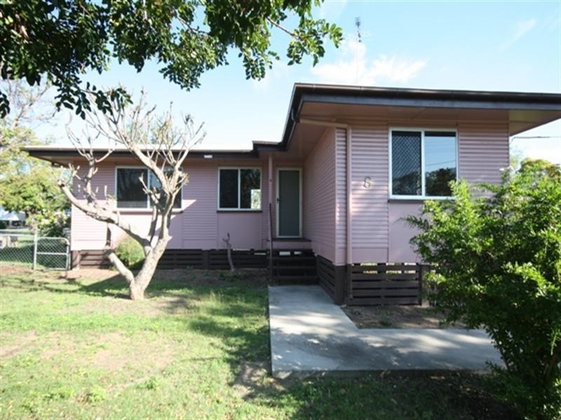 8 Collins Street, Biloela QLD 4715