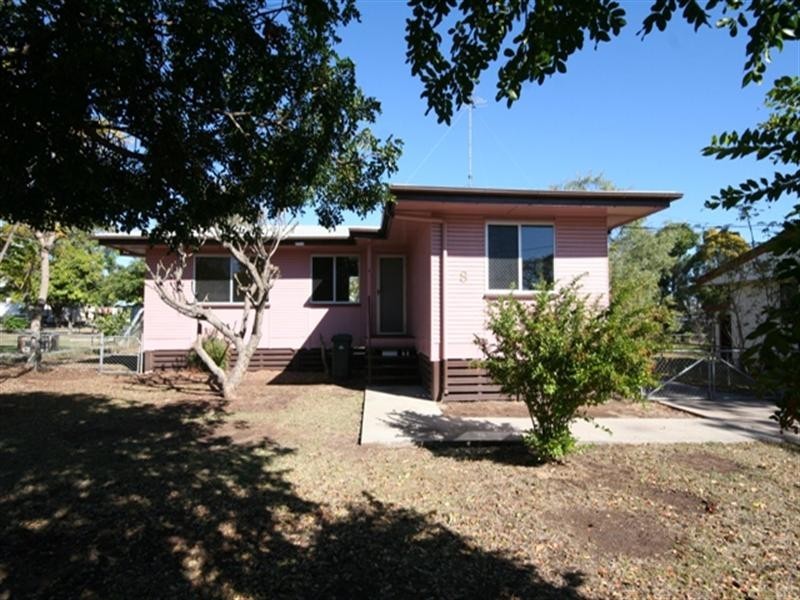 8 Collins Street, Biloela QLD 4715