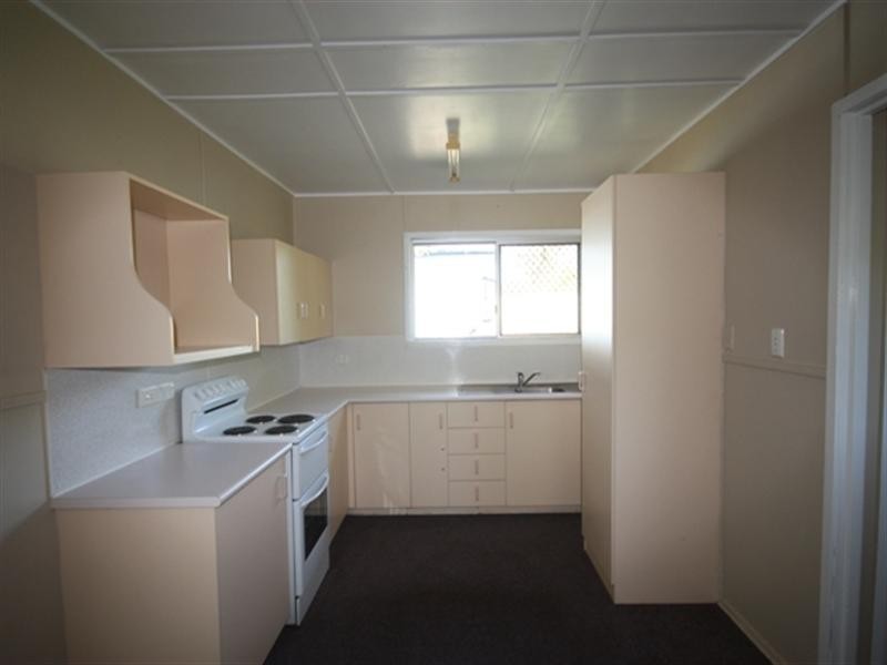 8 Collins Street, Biloela QLD 4715