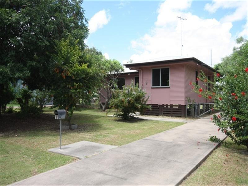 8 Collins Street, Biloela QLD 4715