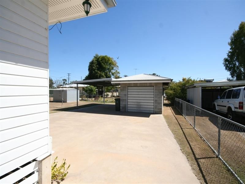 1 Lookerbie Street, Biloela QLD 4715