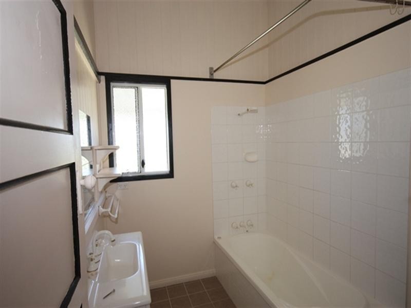 6 Kariboe Street, Biloela QLD 4715