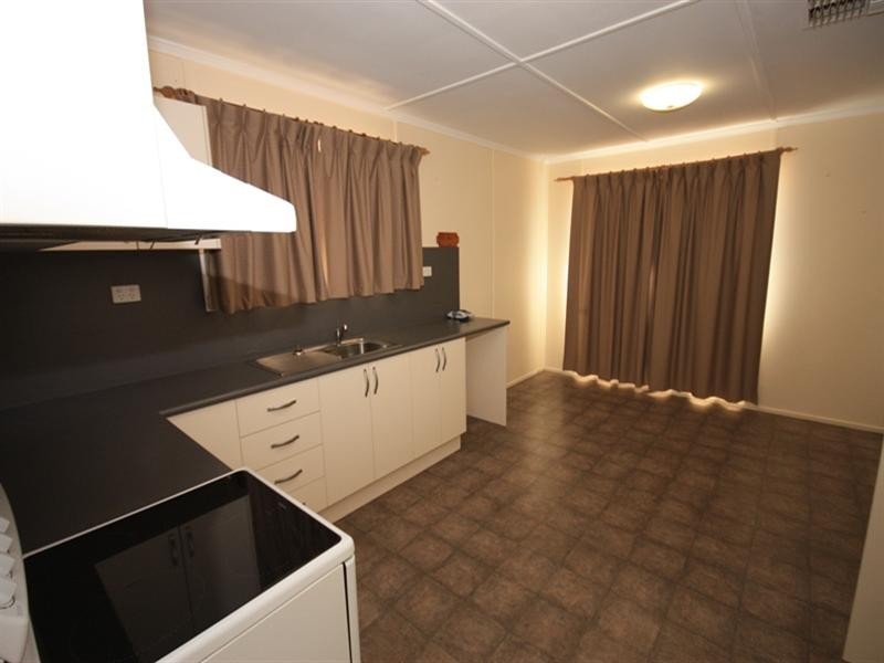 8 Dee Street, Biloela QLD 4715