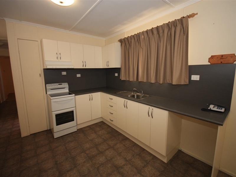 8 Dee Street, Biloela QLD 4715