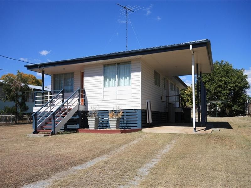 8 Dee Street, Biloela QLD 4715