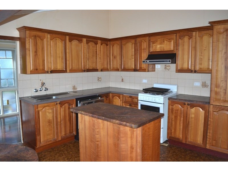 27 Kroombit Street, Biloela QLD 4715