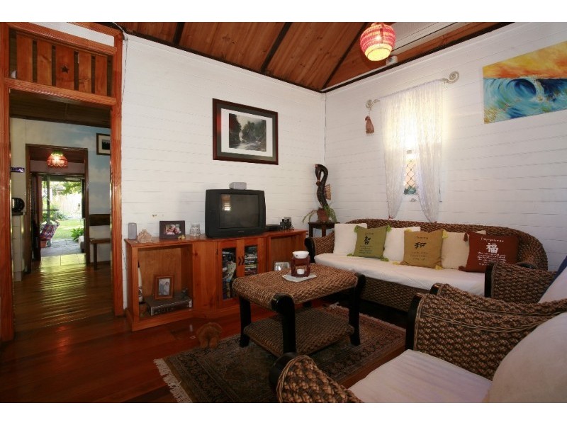 11 Edwards Street, West End QLD 4810