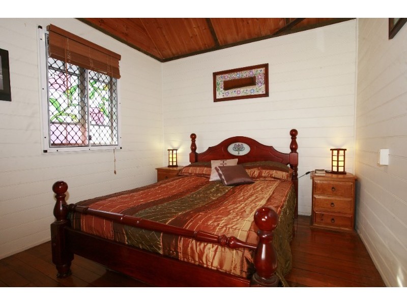 11 Edwards Street, West End QLD 4810