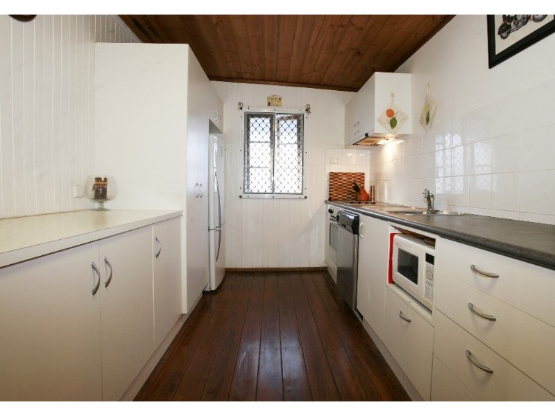 11 Edwards Street, West End QLD 4810