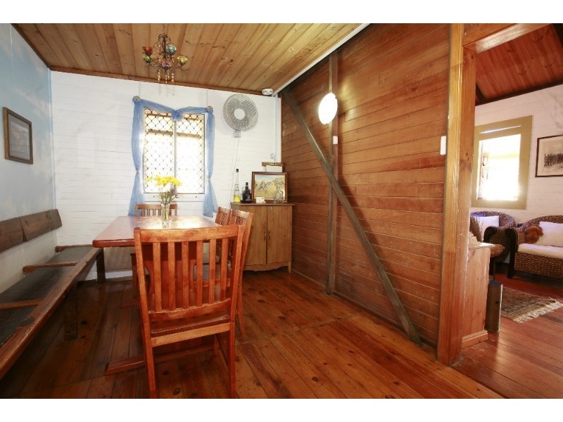 11 Edwards Street, West End QLD 4810