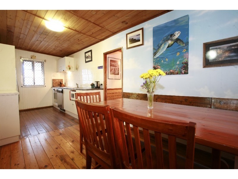 11 Edwards Street, West End QLD 4810