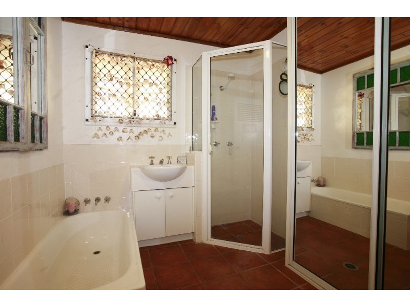 11 Edwards Street, West End QLD 4810