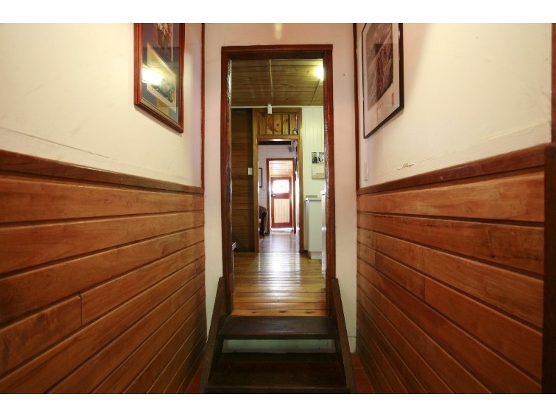 11 Edwards Street, West End QLD 4810