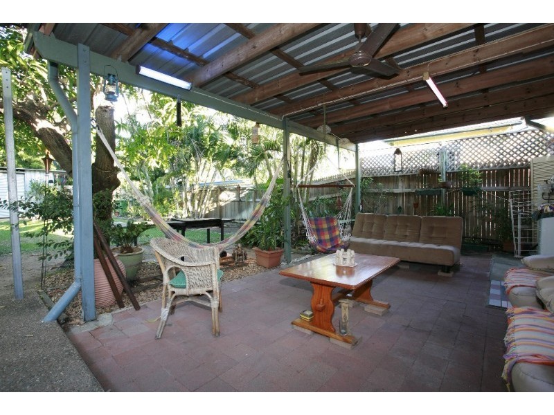 11 Edwards Street, West End QLD 4810