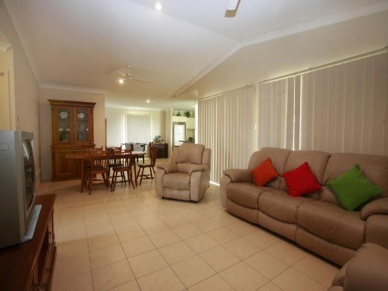 4 Minstrel Court, Bushland Beach QLD 4818