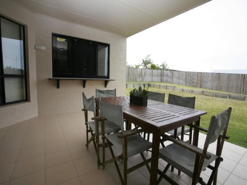 4 Minstrel Court, Bushland Beach QLD 4818