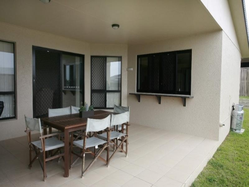 4 Minstrel Court, Bushland Beach QLD 4818