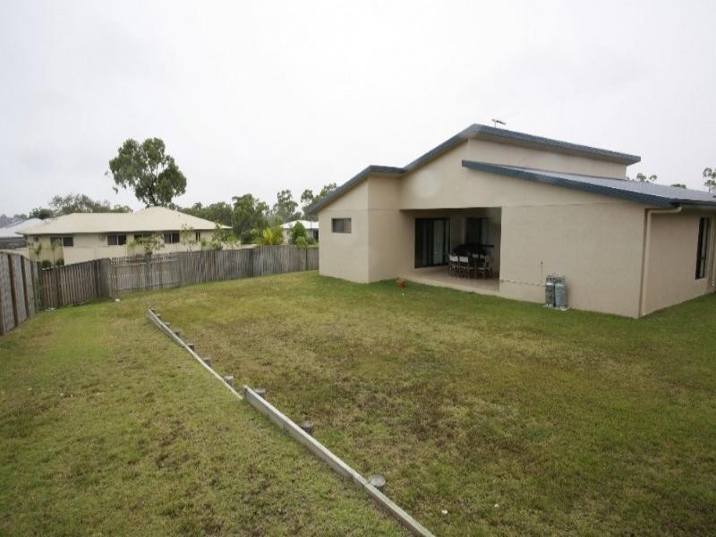 4 Minstrel Court, Bushland Beach QLD 4818