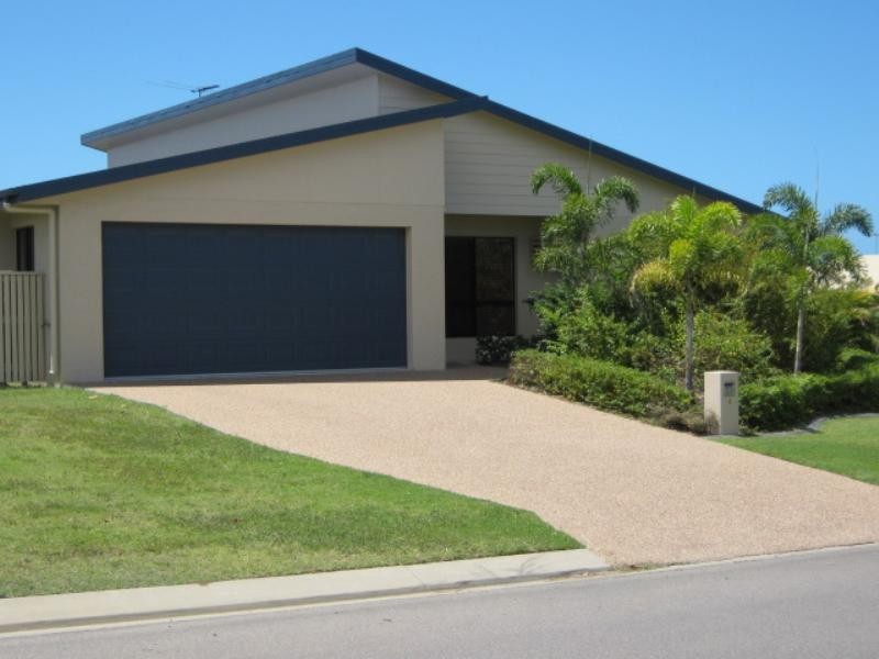 4 Minstrel Court, Bushland Beach QLD 4818