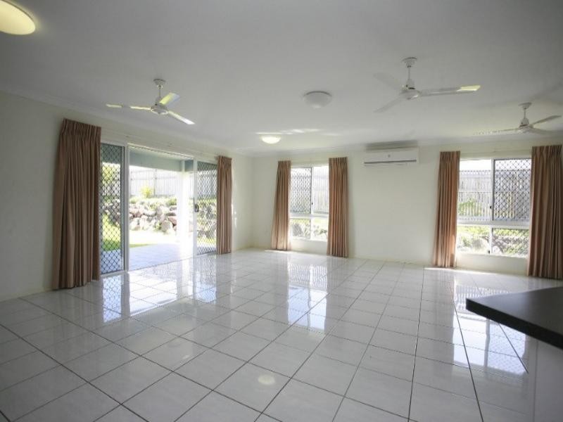 7 Redbank Court, Mount Louisa QLD 4814