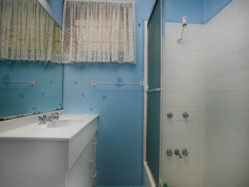 2 Marks Street, Hermit Park QLD 4812
