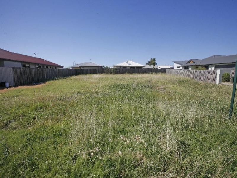 4 Henning Court, Bushland Beach QLD 4818