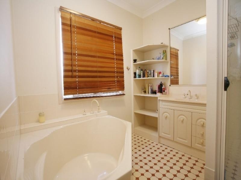 50 Flagstone Avenue, Rangewood QLD 4817