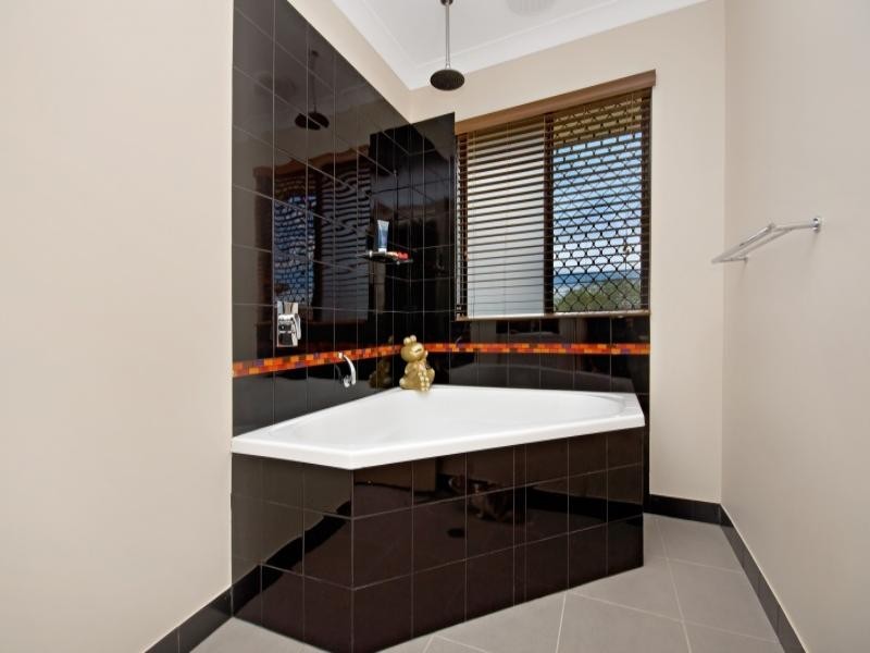 25 Dungurra Place, Bushland Beach QLD 4818