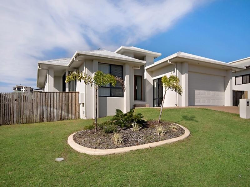 11 Helvellyn Street, Bushland Beach QLD 4818