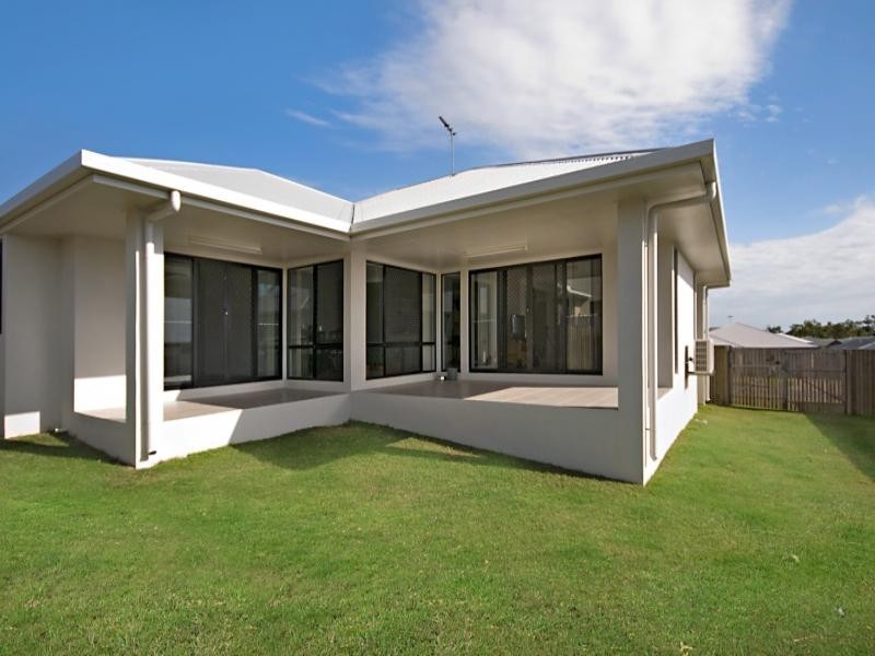 11 Helvellyn Street, Bushland Beach QLD 4818