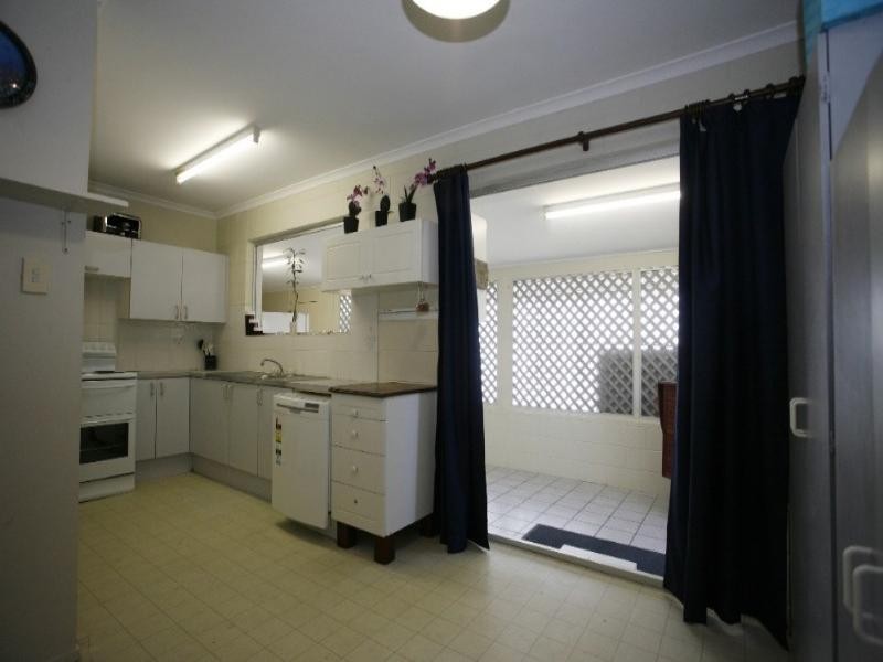 2 Alexander Court, Rasmussen QLD 4815