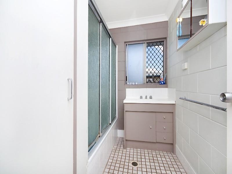 24 San Vito Crescent, Rasmussen QLD 4815