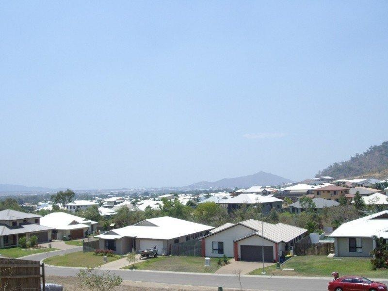 19 Kosciusko Way, Mount Louisa QLD 4814