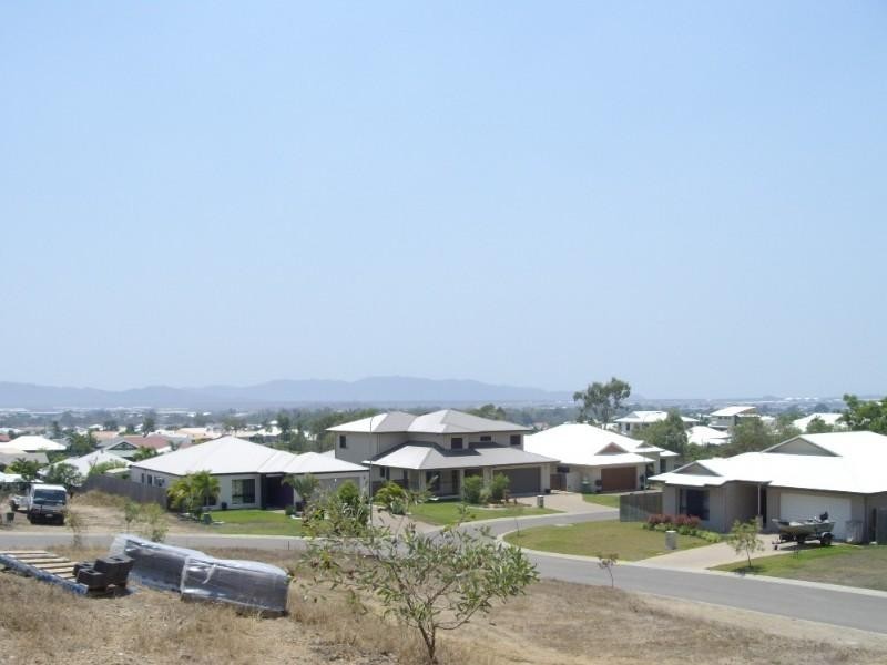 19 Kosciusko Way, Mount Louisa QLD 4814