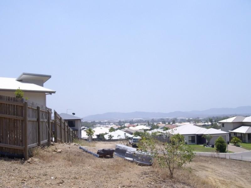 19 Kosciusko Way, Mount Louisa QLD 4814